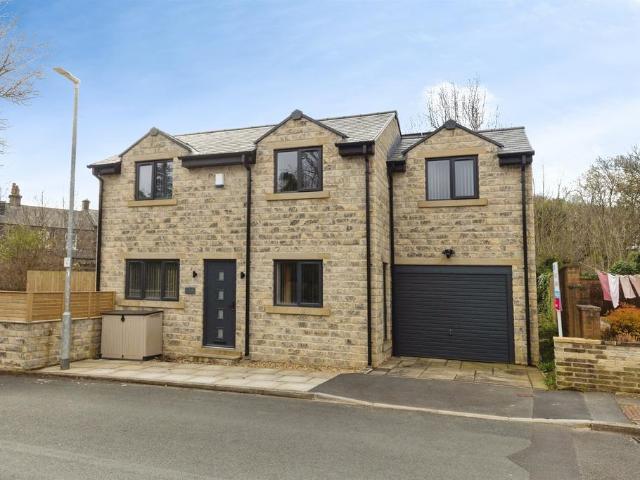 House for sale in Hipperholme, West Yorkshire