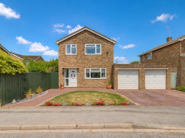 House for sale in Longwick, Buckinghamshire