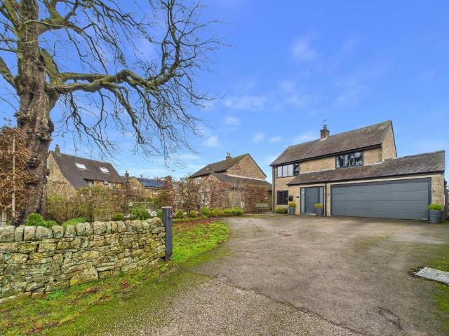 House for sale in Froggatt, East Midlands