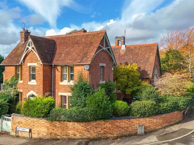 House for sale in Ecton
