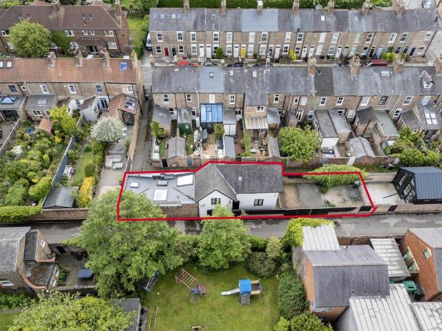 House for sale in High Field, York