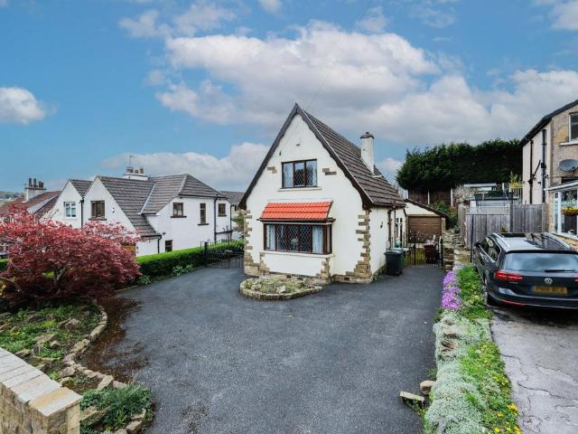 House for sale in Calverley, West Yorkshire