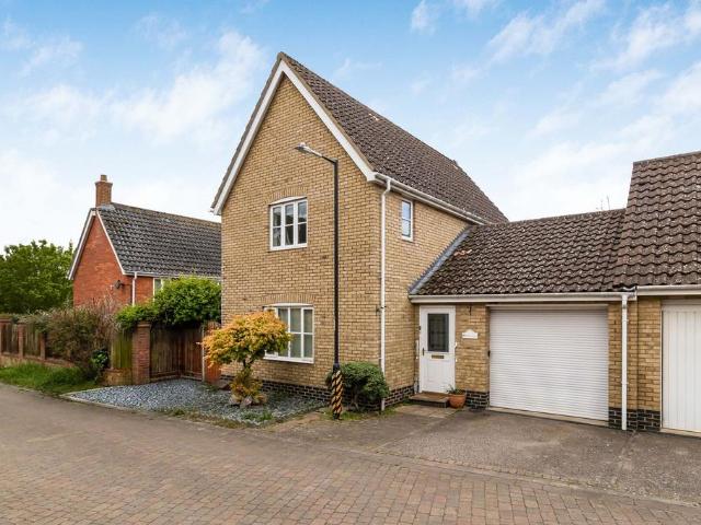 House for sale in Chelmondiston, Suffolk