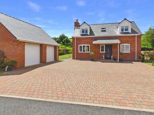 House for sale in Castle Caereinion, Wales