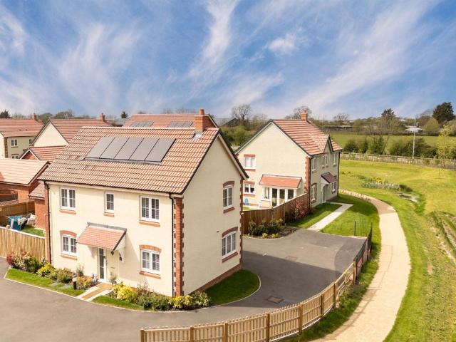 House for sale in Desborough