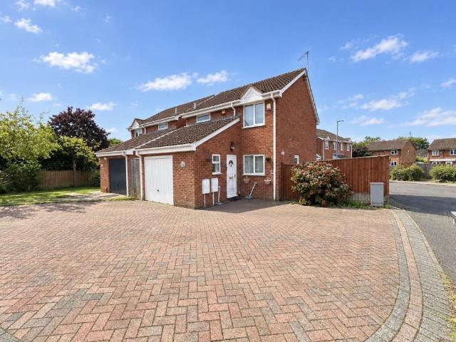 House for sale in Overstone Lodge, Northampton