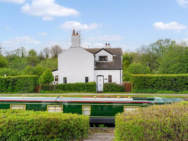 House for sale in Preston Brook