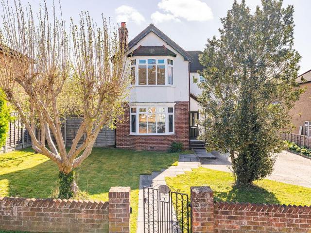House for sale in Kings Hill, Colliers End