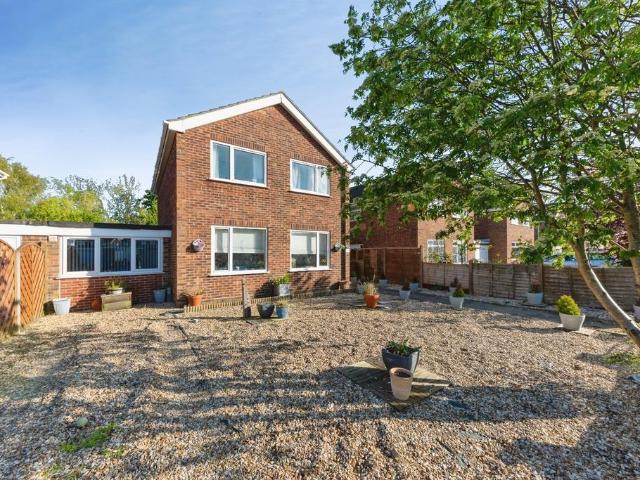 House for sale in The Willows, North East Lincolnshire