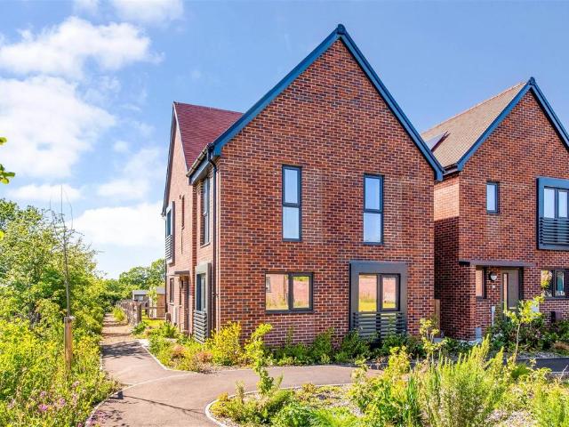 House for sale in Littlecote, West Sussex