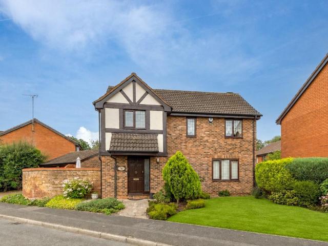 House for sale in Spring Park, Luton