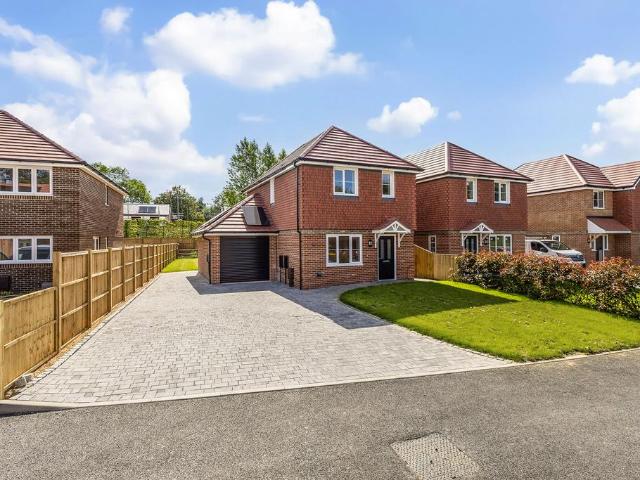 House for sale in Littlecote, West Sussex