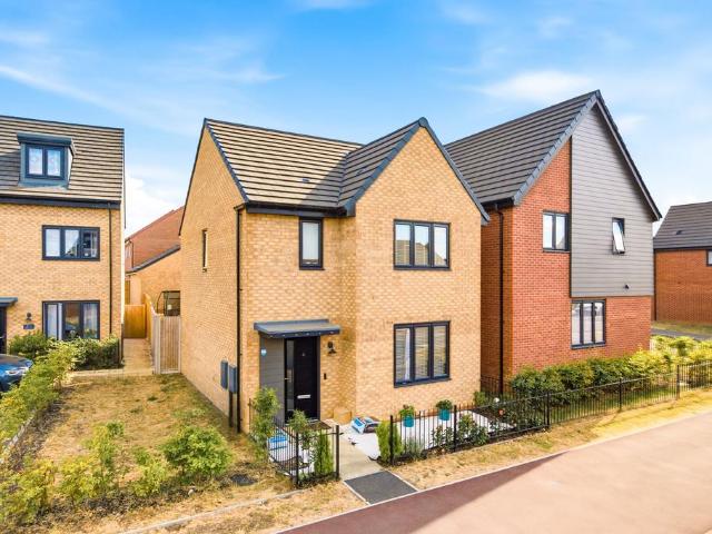 House for sale in Eagle Farm, Wavendon