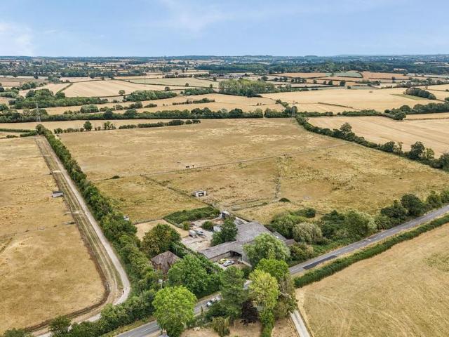 House for sale in Steeple Claydon, Buckinghamshire