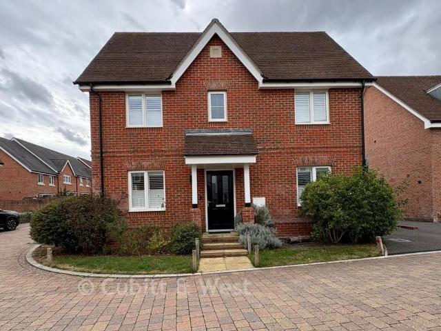 House for sale in Kilnwood Vale, Horsham