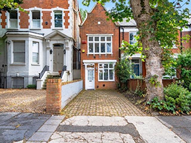 House for sale in Abbeville Village, Greater London