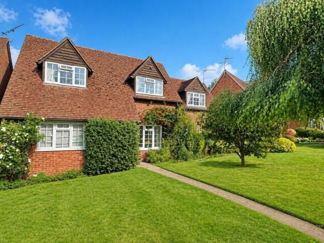 House for sale in Cookham Dean, Cookham