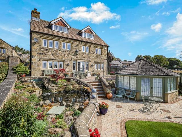 House for sale in Birkenshaw, West Yorkshire
