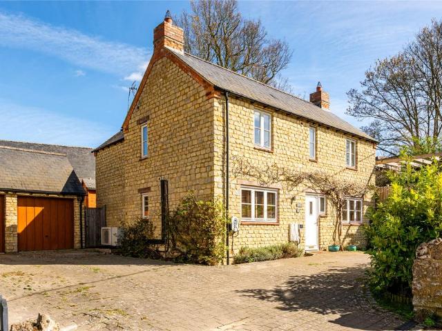 House for sale in Helmdon, Northamptonshire