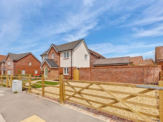 House for sale in Stoke Mandeville, Buckinghamshire