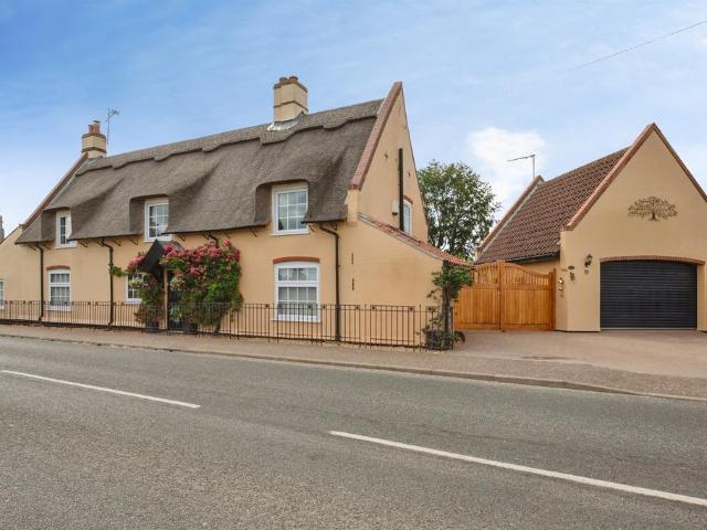 House for sale in Stokesby, Norfolk