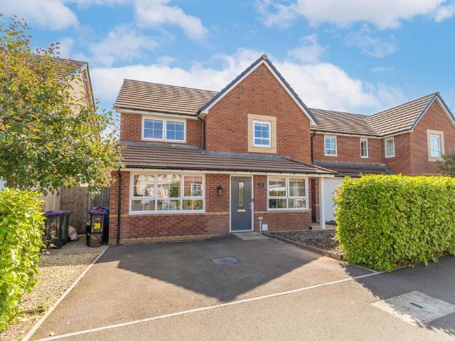 House for sale in Llantarnam, Wales