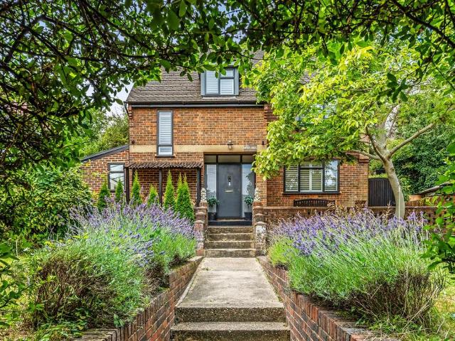 House for sale in Rose Hill, Pachesham Park