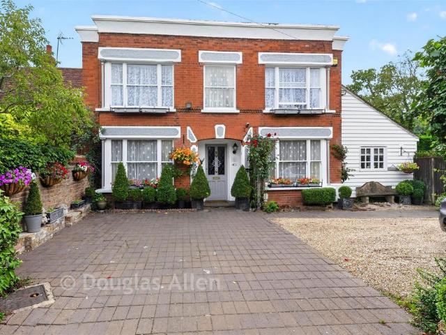 House for sale in Coopersale Street, Epping