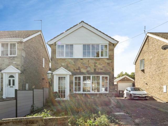 House for sale in Farsley, West Yorkshire