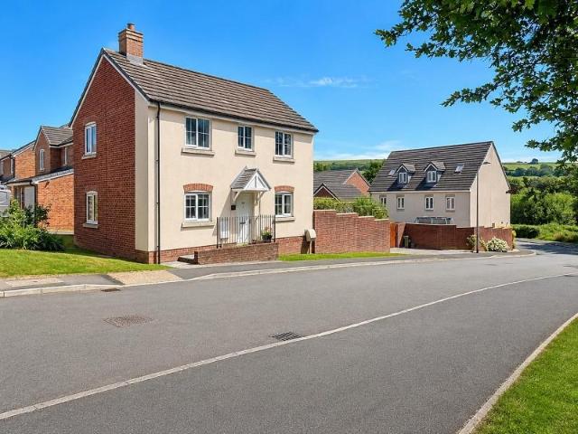 House for sale in Llantwit Fardre, Wales