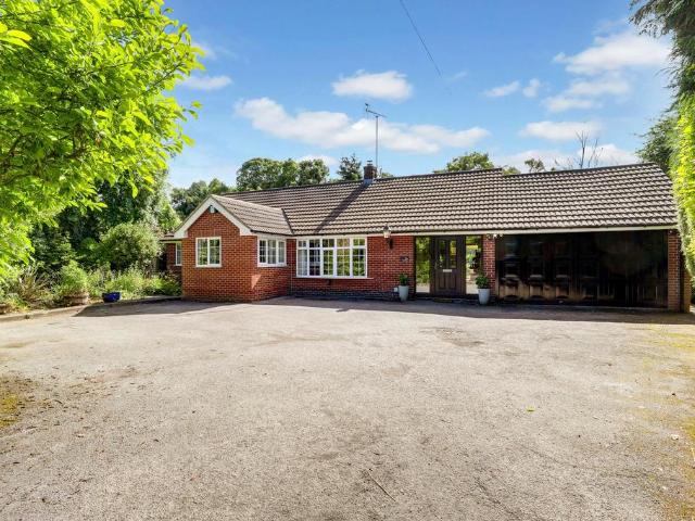 House for sale in Barton In Fabis, East Midlands