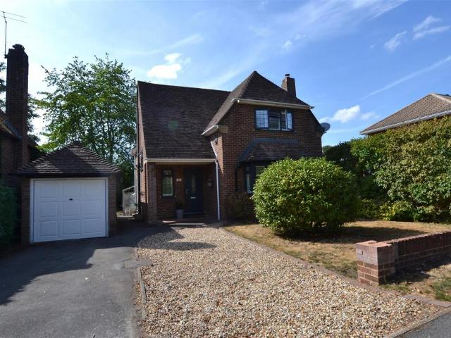 House for sale in Fleet, Hart