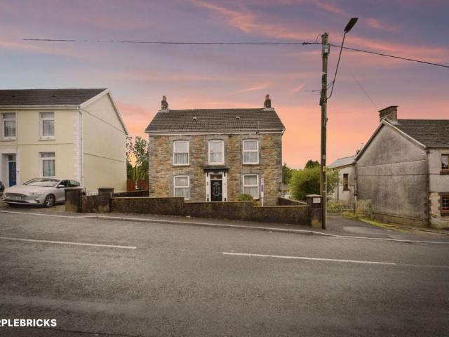 House for sale in Llannon, Tumble