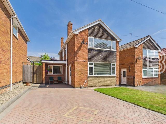 House for sale in Overslade, New Bilton
