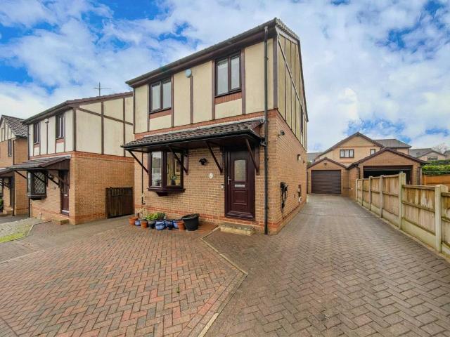 House for sale in Birstall Smithies, West Yorkshire
