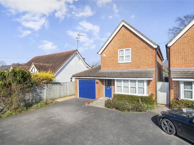 House for sale in Heol-las, Surrey