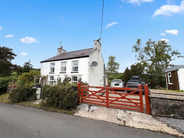 House for sale in Llangadog, Capel Gwynfe