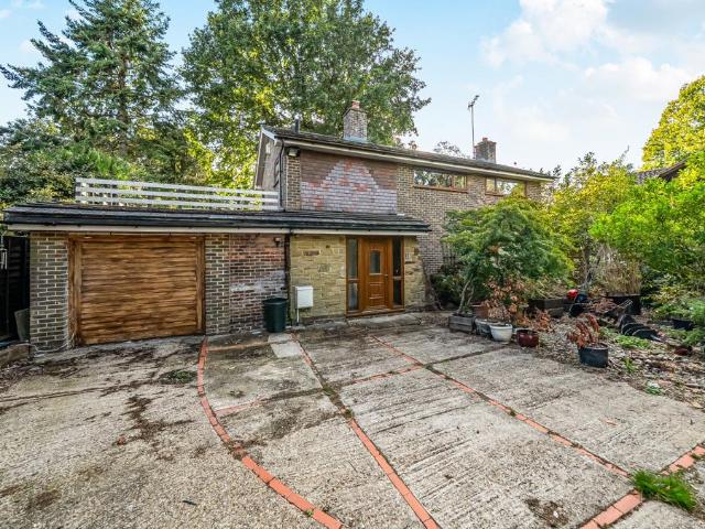 House for sale in Pound Hill, Crawley