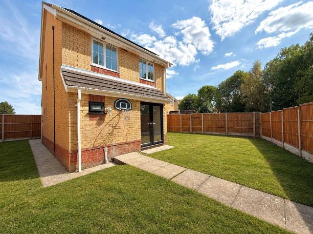 House for sale in Houghton Regis, Bedfordshire