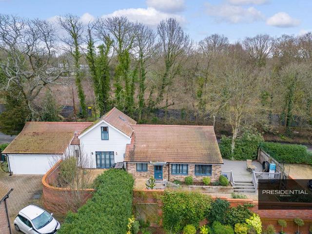 House for sale in Chigwell, Epping