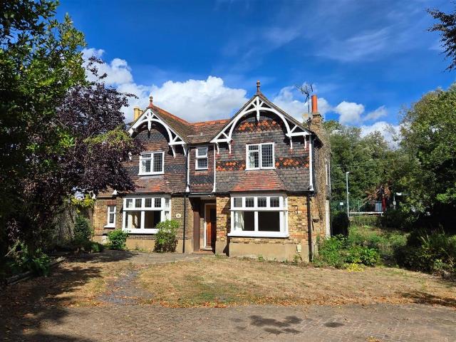 House for sale in Roydon, Epping