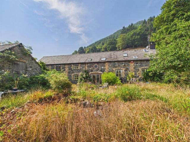 House for sale in Pen-y-Bont-Fawr, Pen-y-garnedd