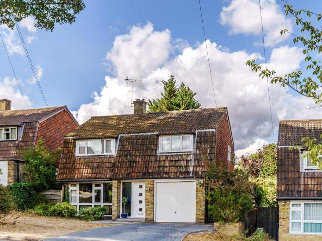 House for sale in Woodcote, Epsom
