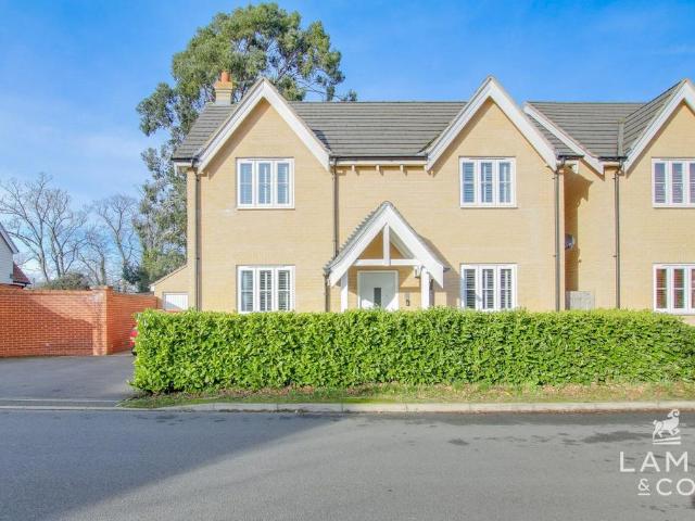 House for sale in Dale Hill, Essex