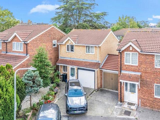 House for sale in Chadwell Heath, Greater London