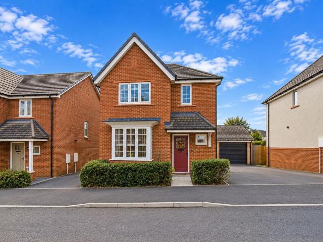 House for sale in Dines Green, Worcester