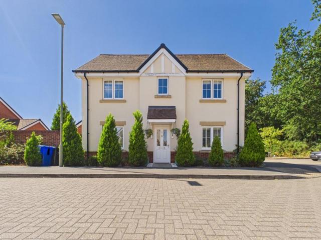 House for sale in Blackwater and Hawley, Hart