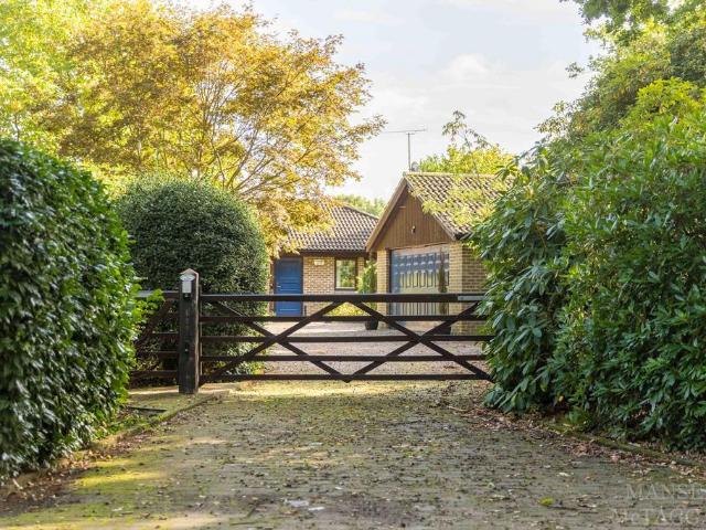House for sale in Hillview, Surrey