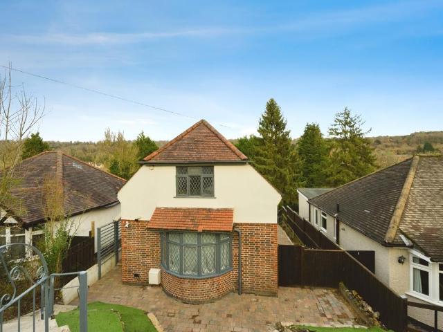 House for sale in London Borough of Croydon, Kenley