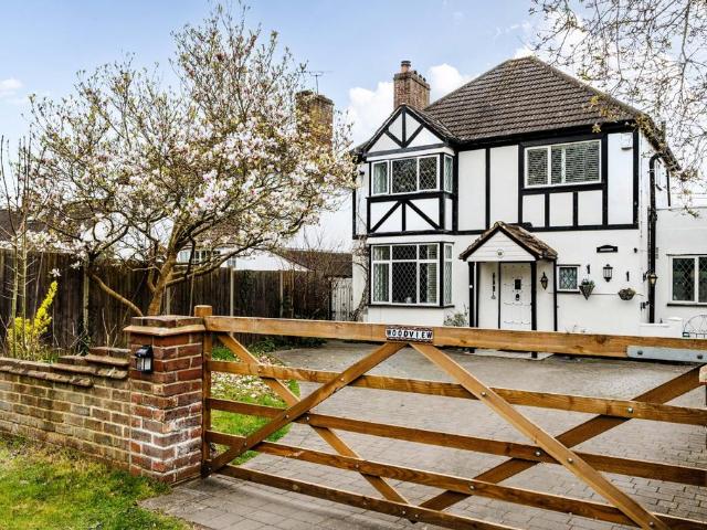 House for sale in Badger's Mount, The Butts